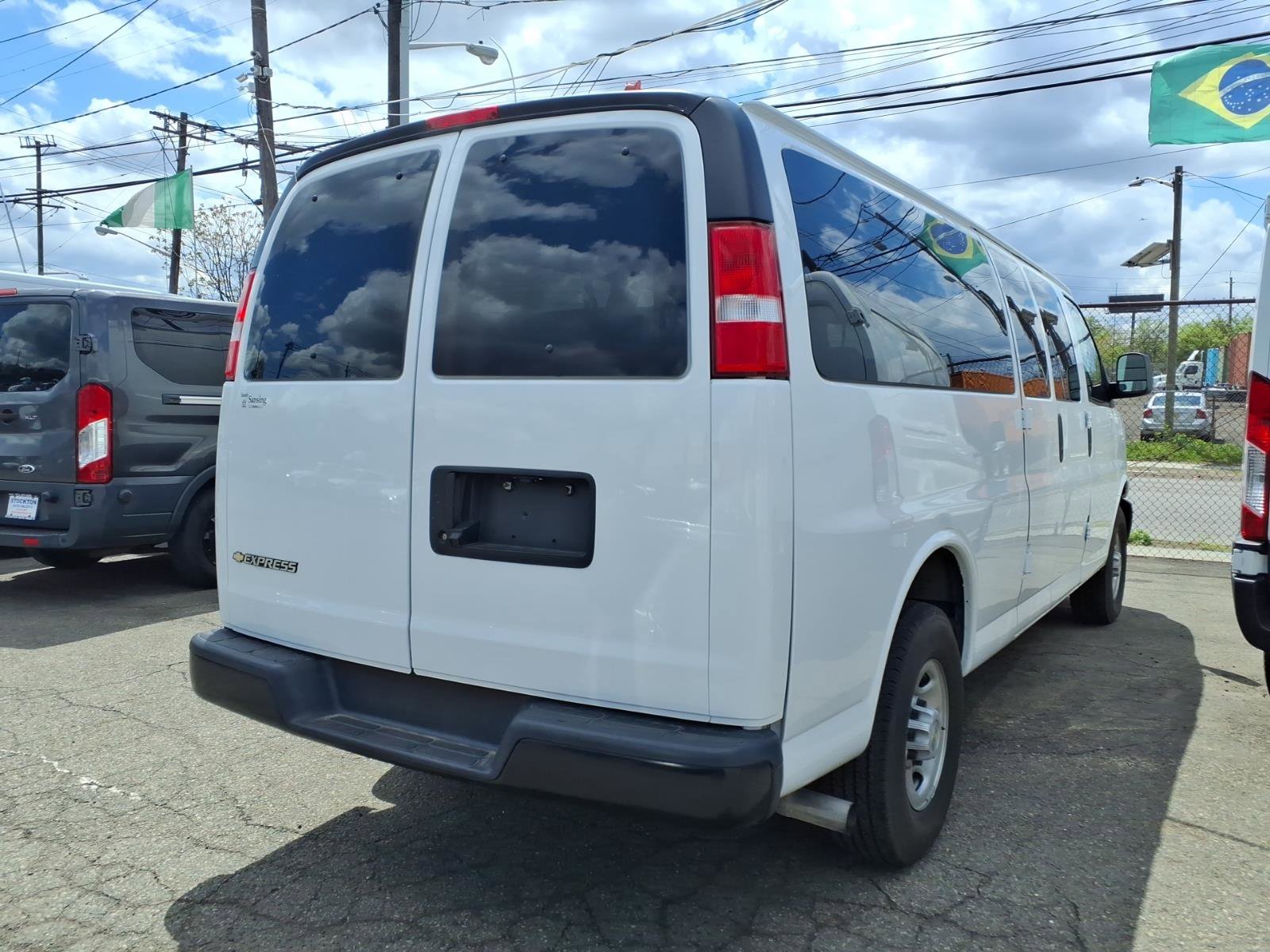 Used 2024 Chevrolet Express 3500 LS RWD image 6