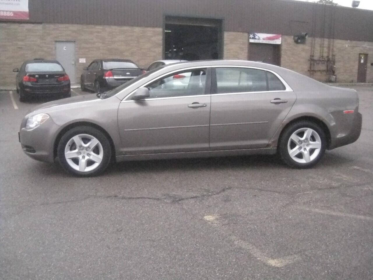 Used 2011 Chevrolet Malibu LS FWD image 8