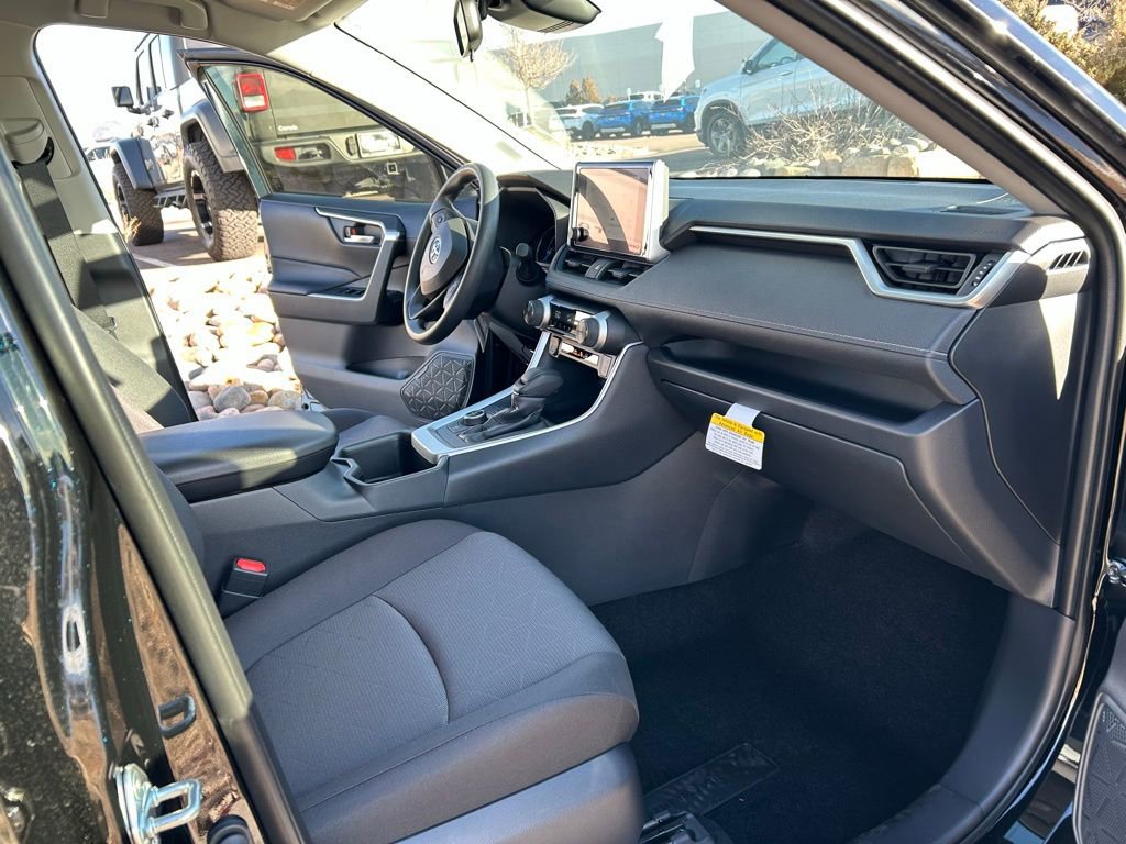 Used 2025 Toyota RAV4 XLE image 25