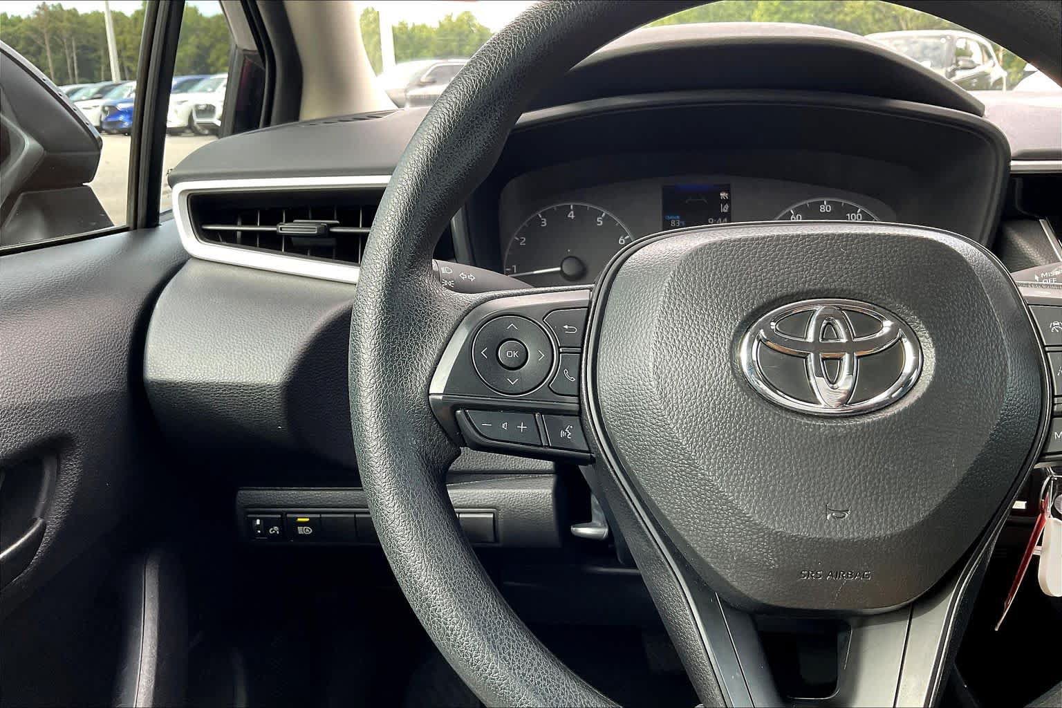 Used 2025 Toyota Corolla LE FWD image 23