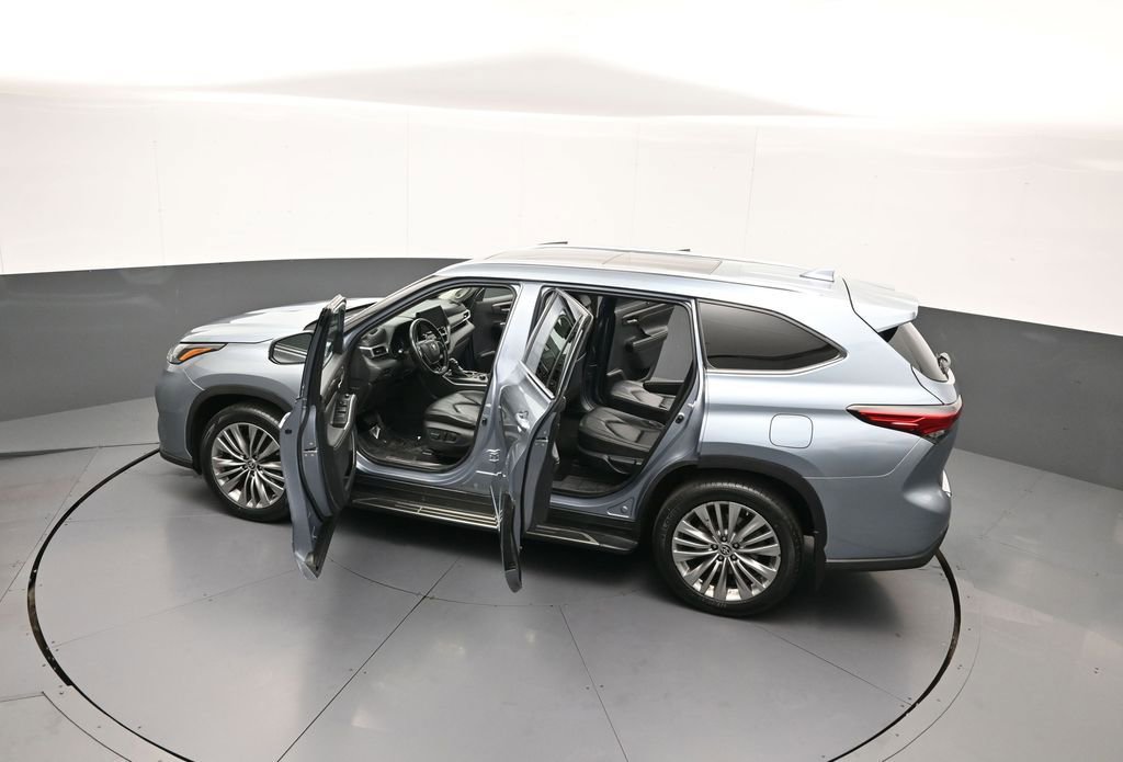 Certified 2020 Toyota Highlander Platinum w/ Preferred Accessory Package AWD/4WD image 47