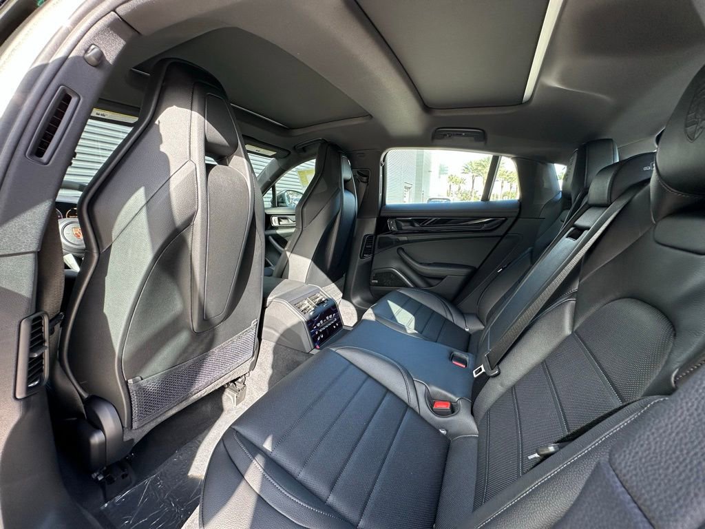 Used 2025 Porsche Panamera 4 image 30