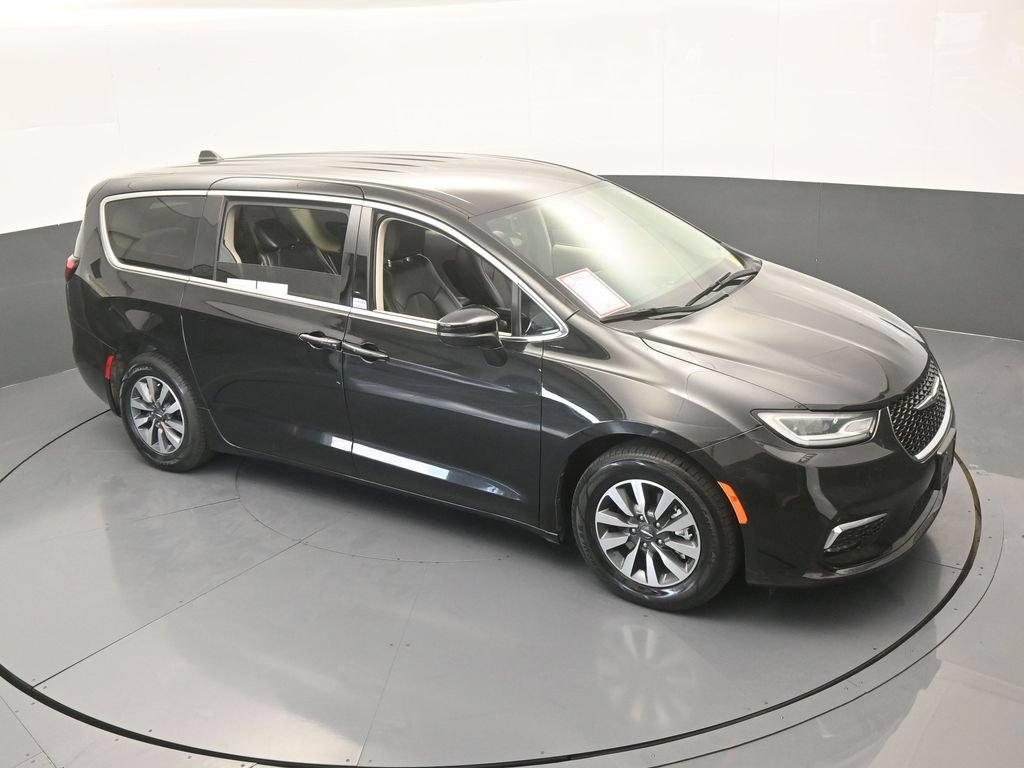 Used 2023 Chrysler Pacifica Touring-L FWD image 58