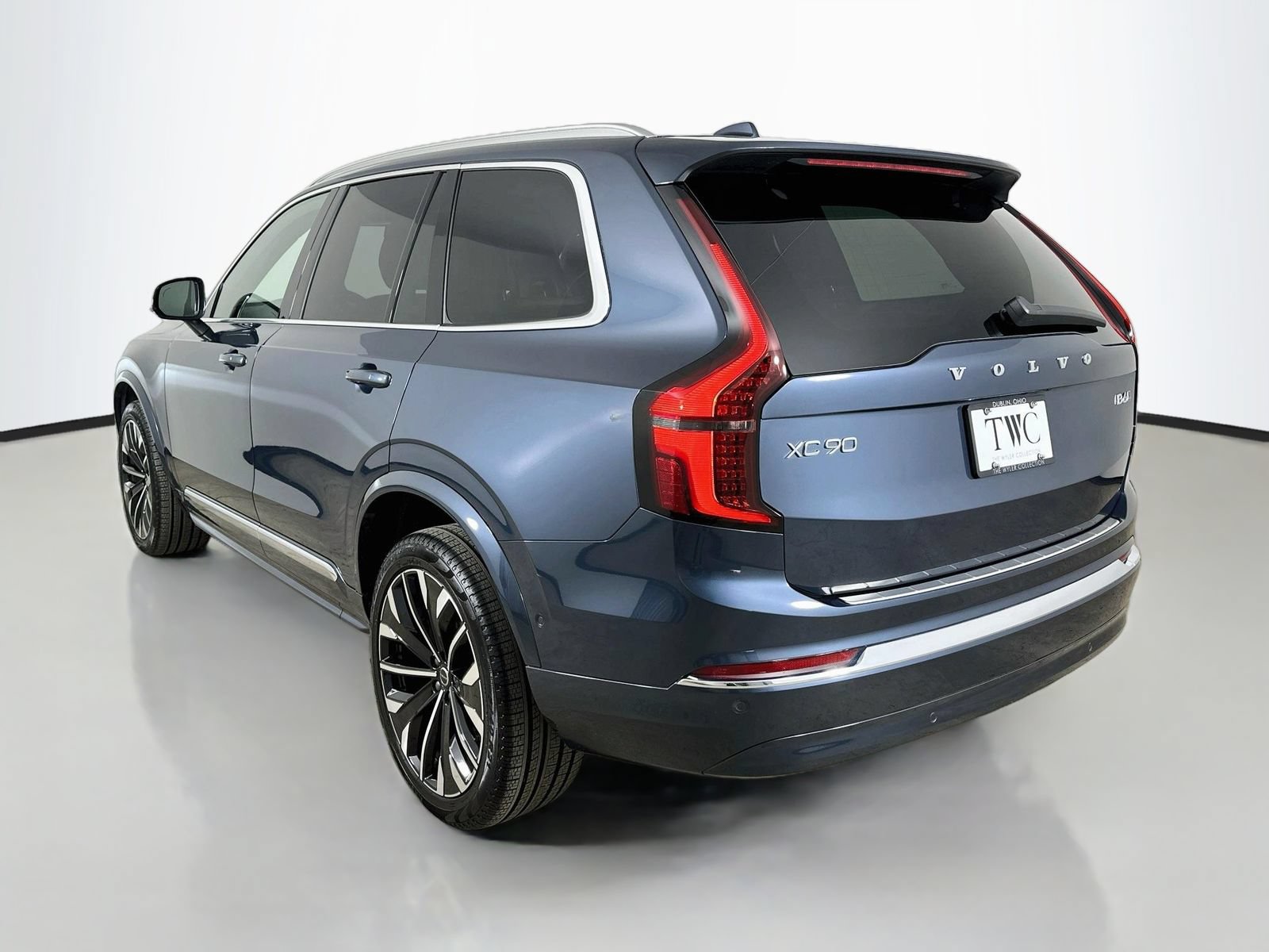 Used 2026 Volvo XC90 B6 Plus w/ Protection Package Premier AWD/4WD image 7