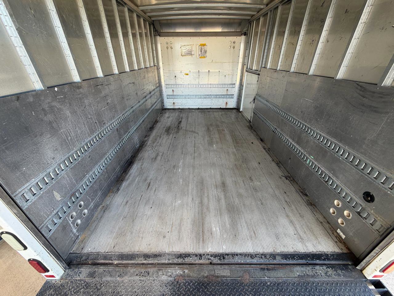 Used 2017 Chevrolet Express 3500 RWD image 30