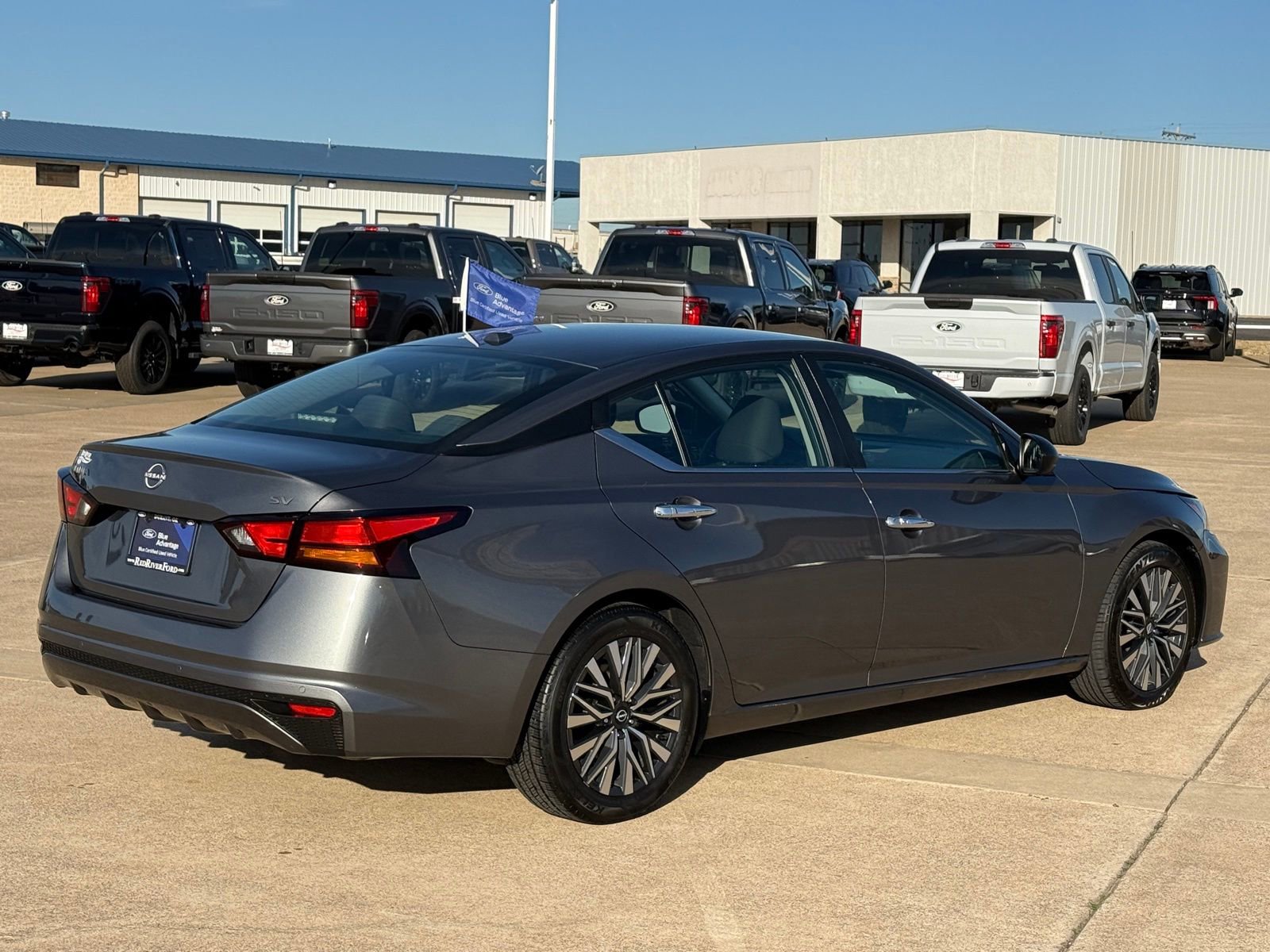 Used 2024 Nissan Altima 2.5 SV image 5