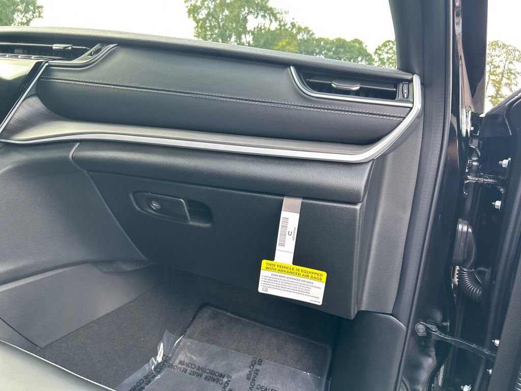 New 2025 Jeep Grand Cherokee L Limited w/ Black Appearance Package image 25