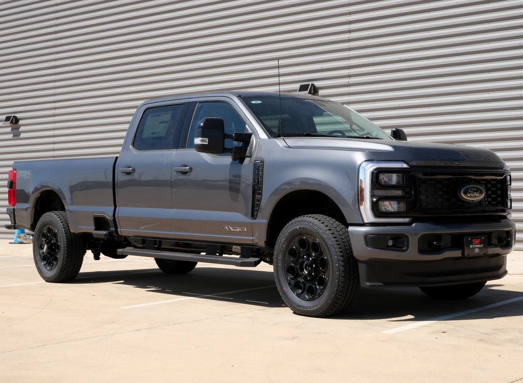 New 2026 Ford F350 Lariat w/ Black Appearance Package
