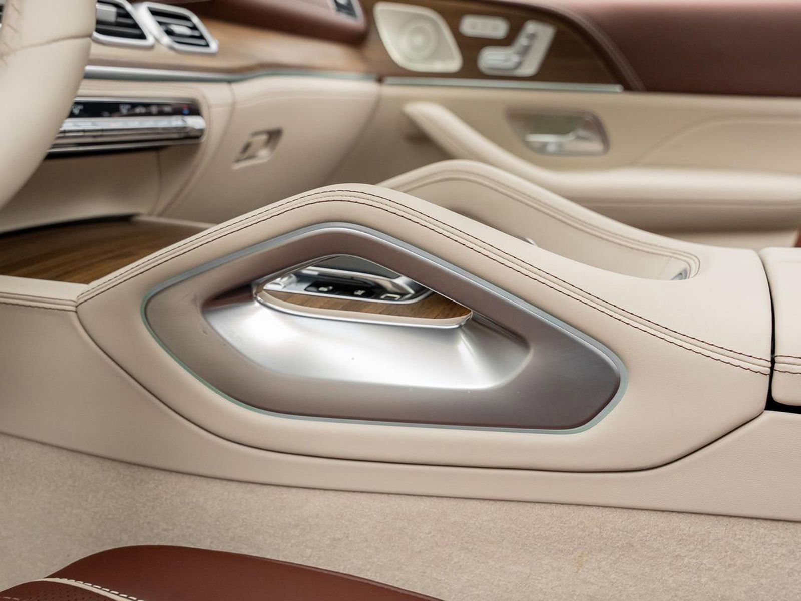 Used 2026 Mercedes-Benz Maybach GLS 600 4MATIC image 40