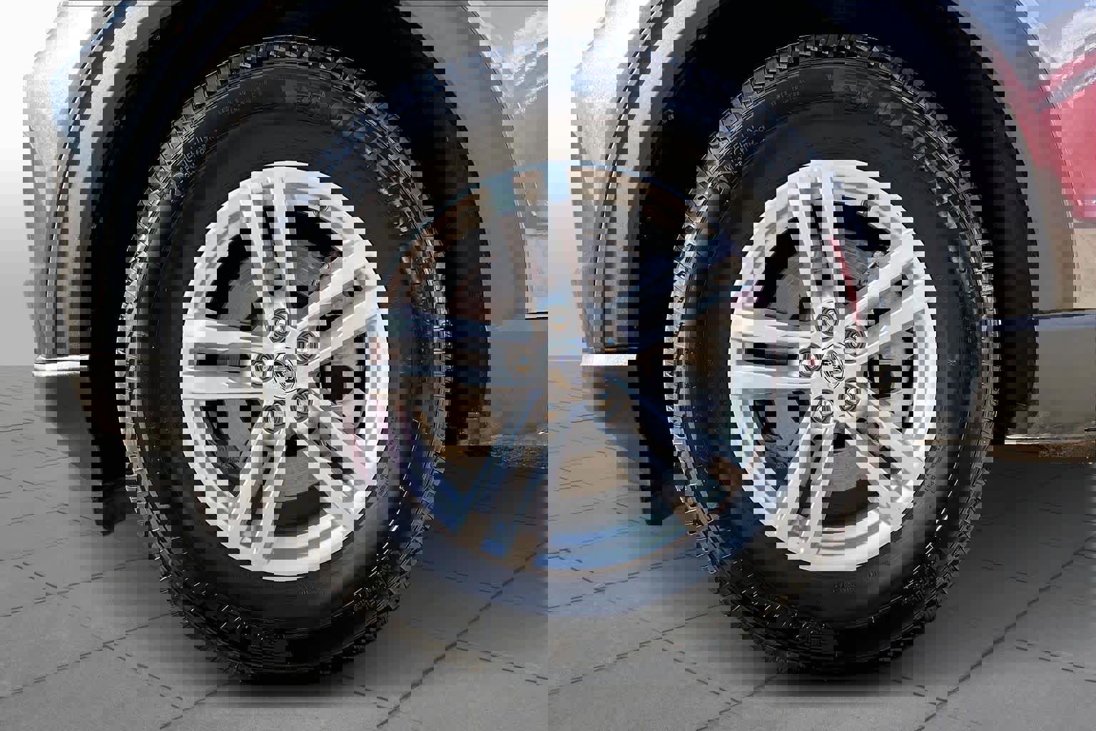 Used 2020 Ford Explorer XLT w/ Equipment Group 202A image 11