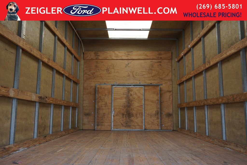 Used 2024 Ford E-450 and Econoline 450 Super Duty RWD image 11