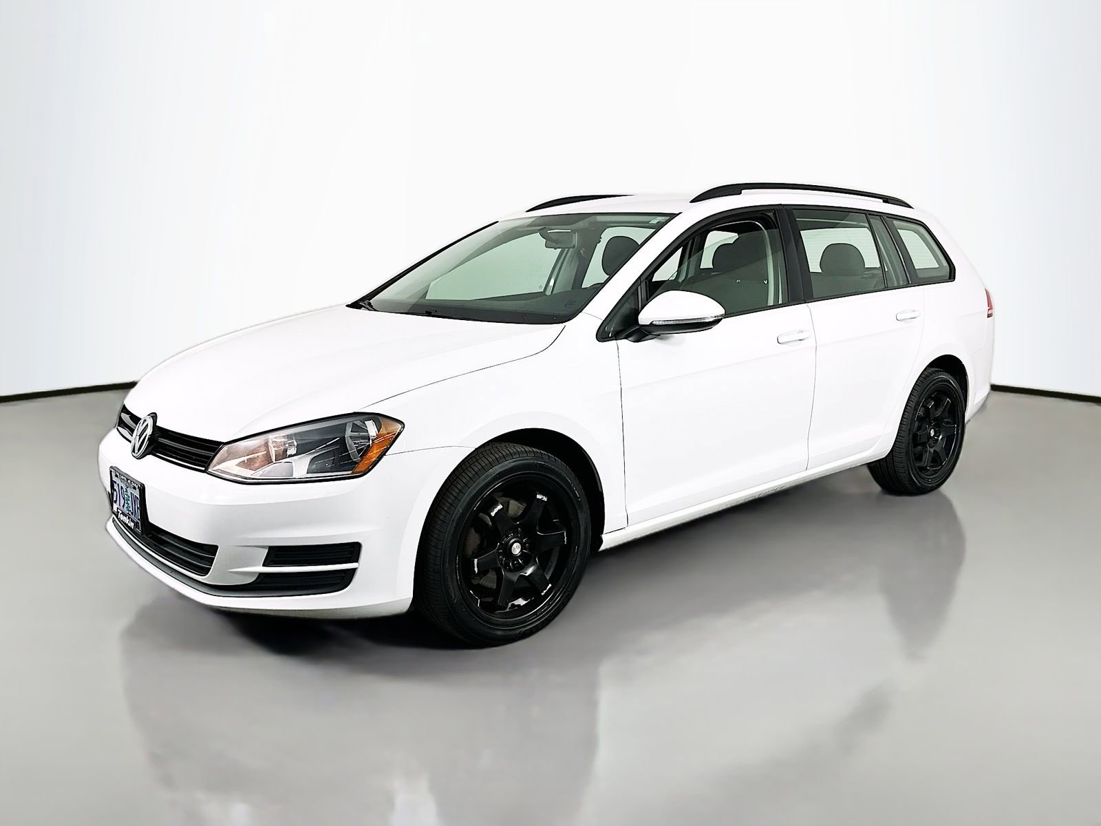 Used 2016 Volkswagen Golf S FWD image 3