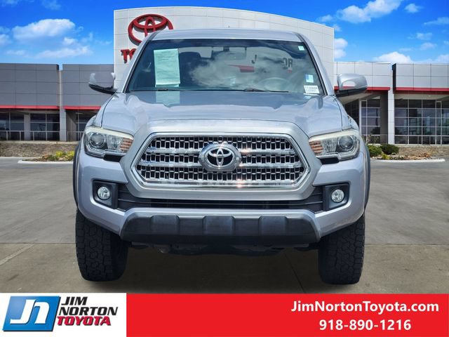 Used 2017 Toyota Tacoma TRD Off-Road w/ Tow Package (A/T) AWD/4WD image 2
