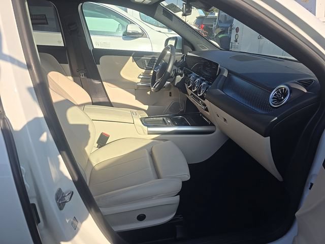 Used 2025 Mercedes-Benz GLA 250 4MATIC w/ Winter Package image 4