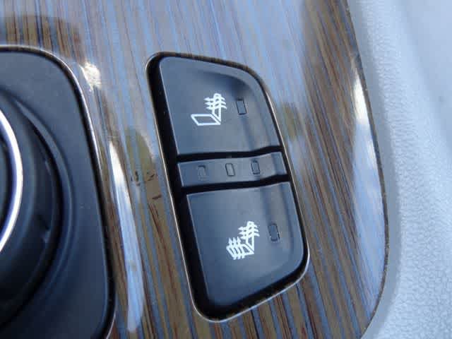 Used 2023 GMC Acadia SLE w/ Driver Convenience Package FWD image 34
