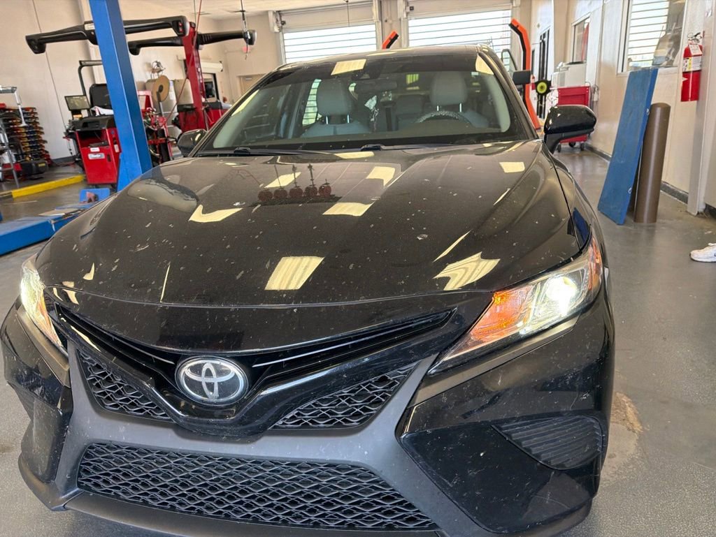 Used 2020 Toyota Camry SE FWD image 6