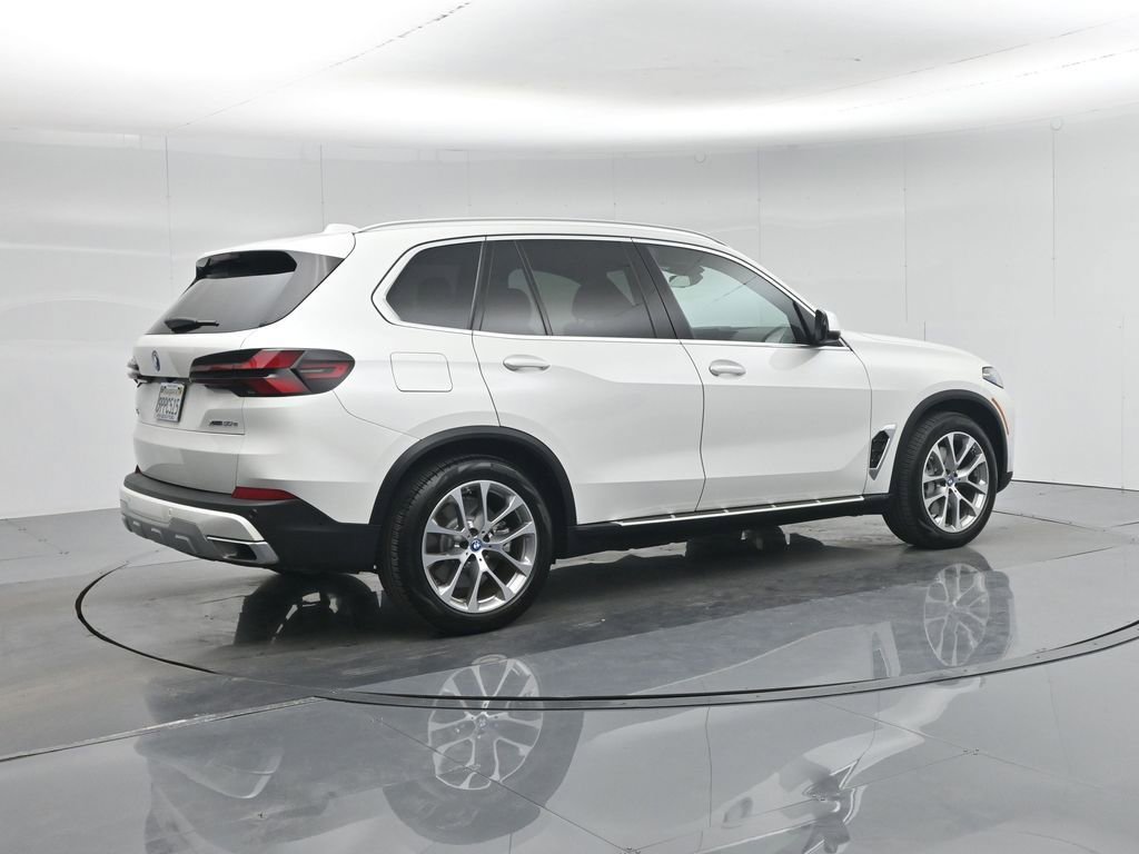 Used 2025 BMW X5 xDrive50e AWD/4WD image 31