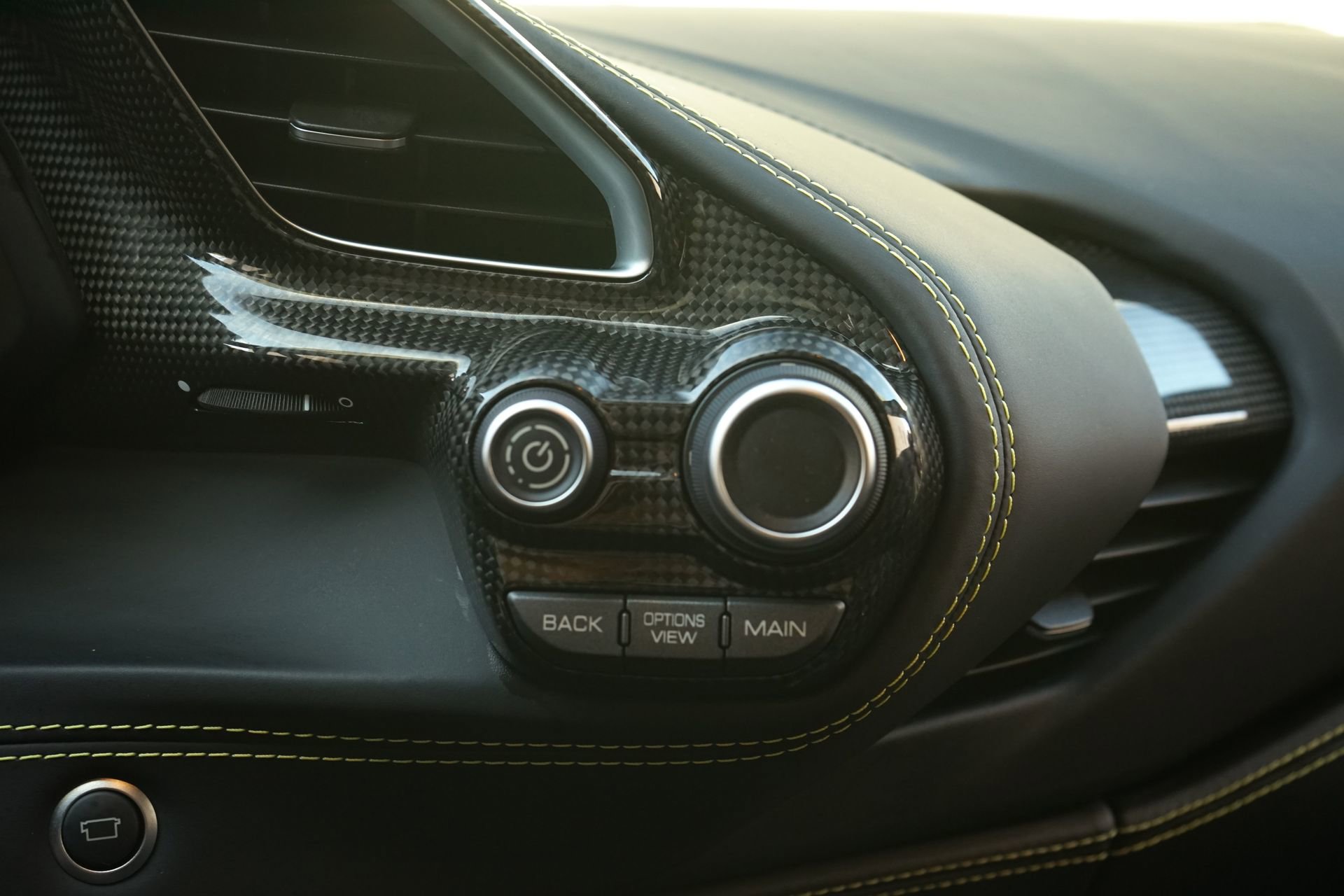 Used 2018 Ferrari 488 GTB image 32