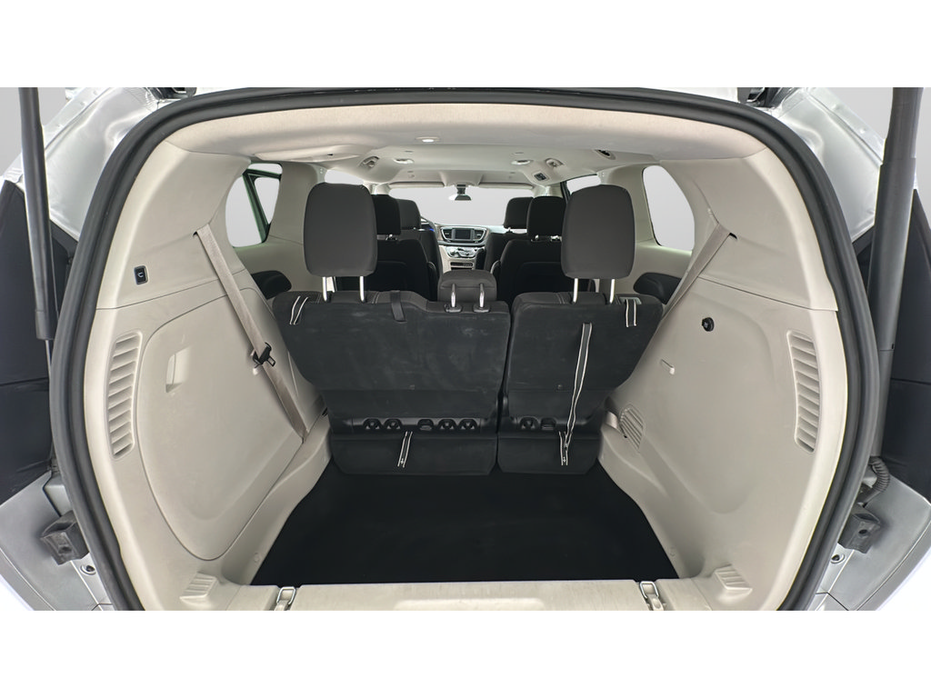 Used 2022 Chrysler Voyager LX FWD image 20