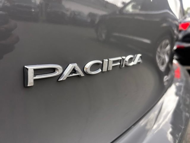Used 2023 Chrysler Pacifica Touring-L FWD image 8