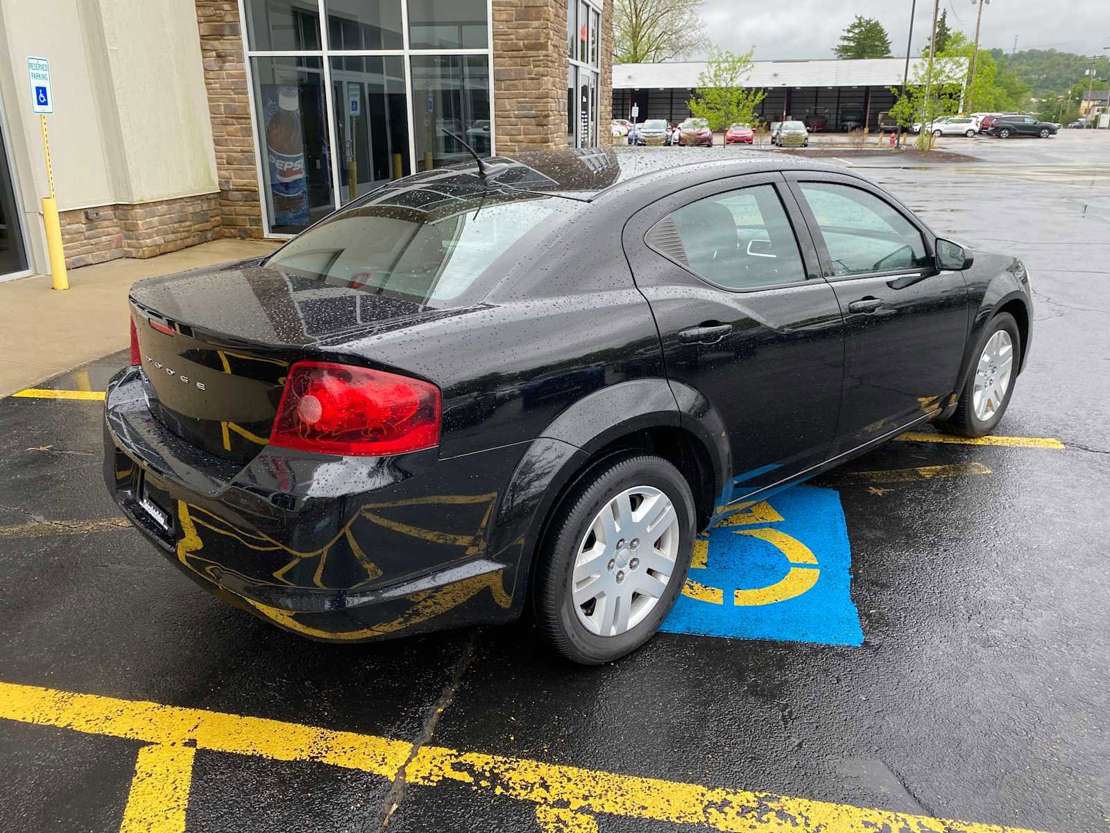 Used 2012 Dodge Avenger SE FWD image 4