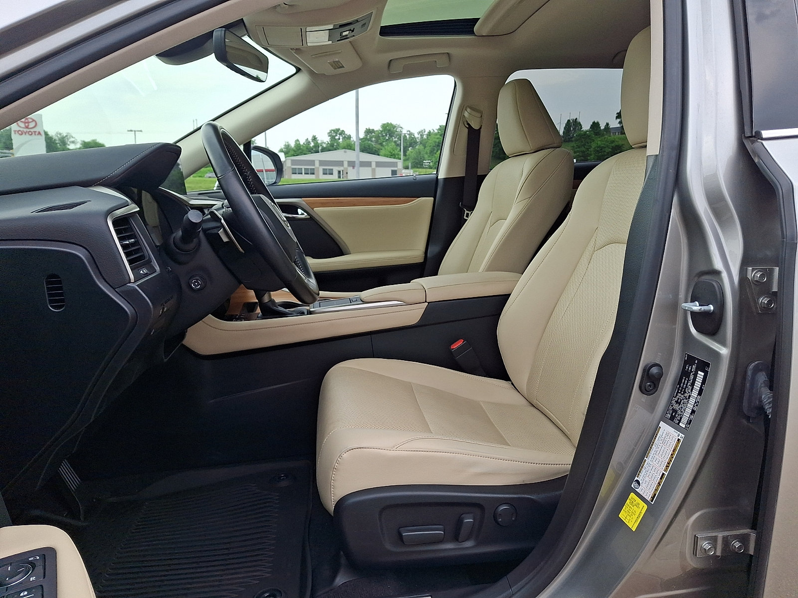 Used 2021 Lexus RX 350L Premium w/ Premium Package AWD/4WD image 14