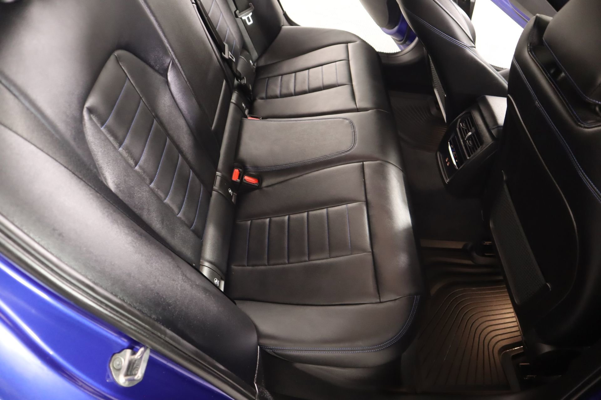 Used 2023 BMW 330i xDrive Sedan w/ M Sport Package image 15