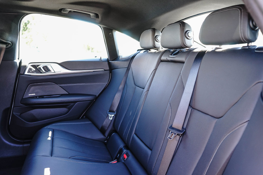 Used 2025 BMW M440i RWD image 18