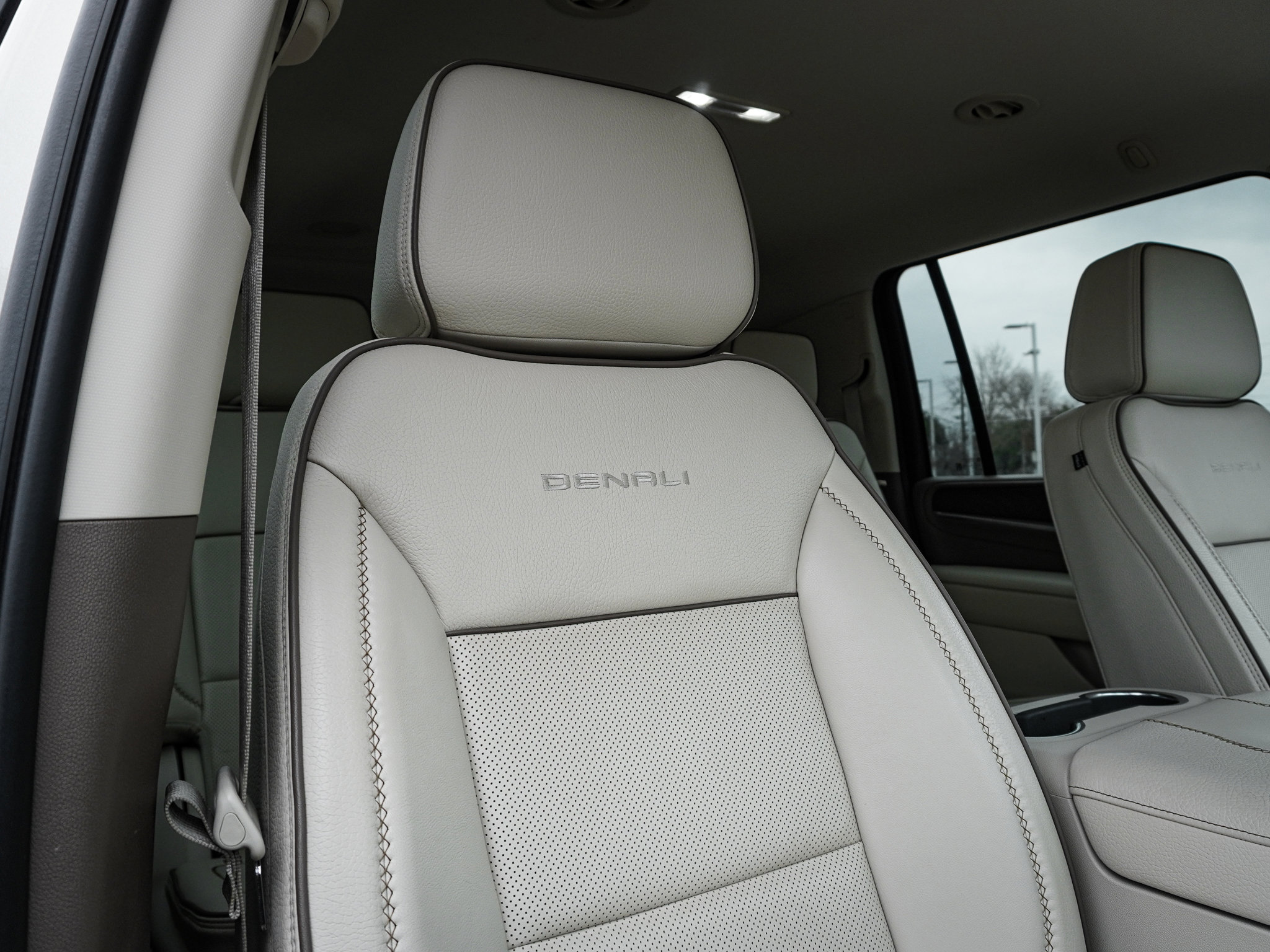 Used 2022 GMC Yukon XL Denali image 35