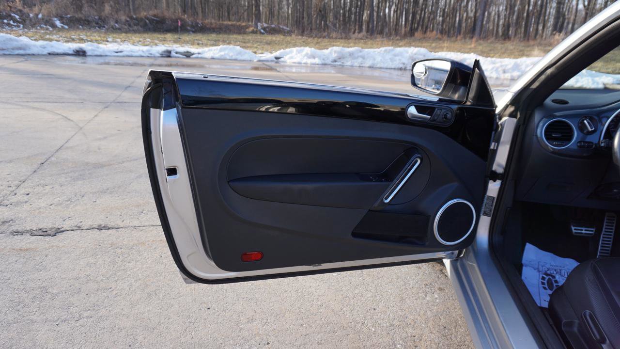 Used 2013 Volkswagen Beetle 2.0T image 31