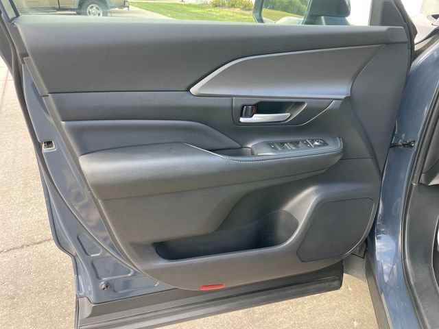 Used 2025 Toyota Grand Highlander AWD image 11