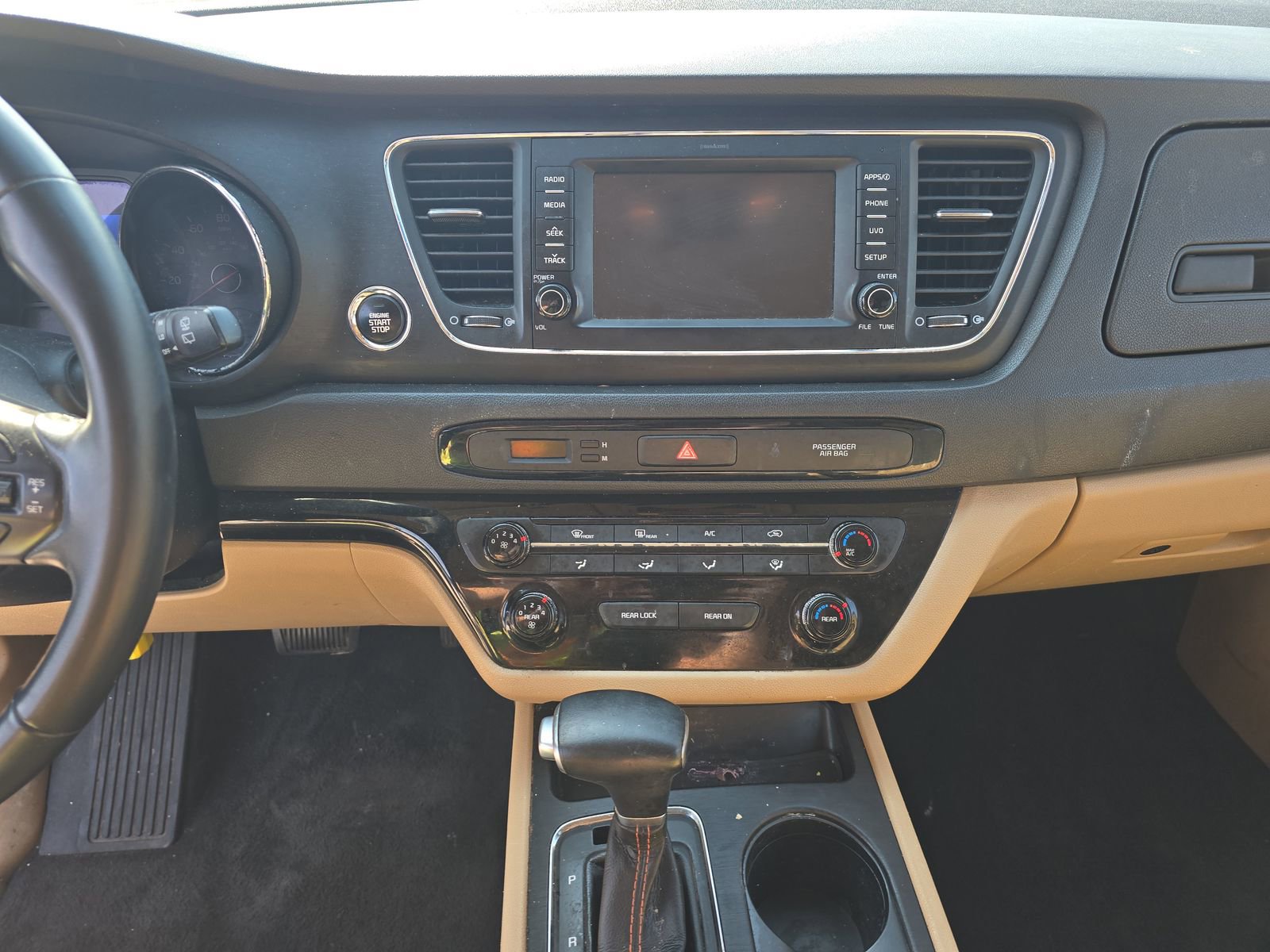 Used 2017 Kia Sedona LX w/ LX Essentials Premium Package image 10