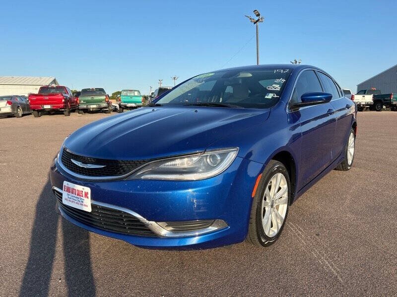 Used 2016 Chrysler 200 Limited FWD image 1