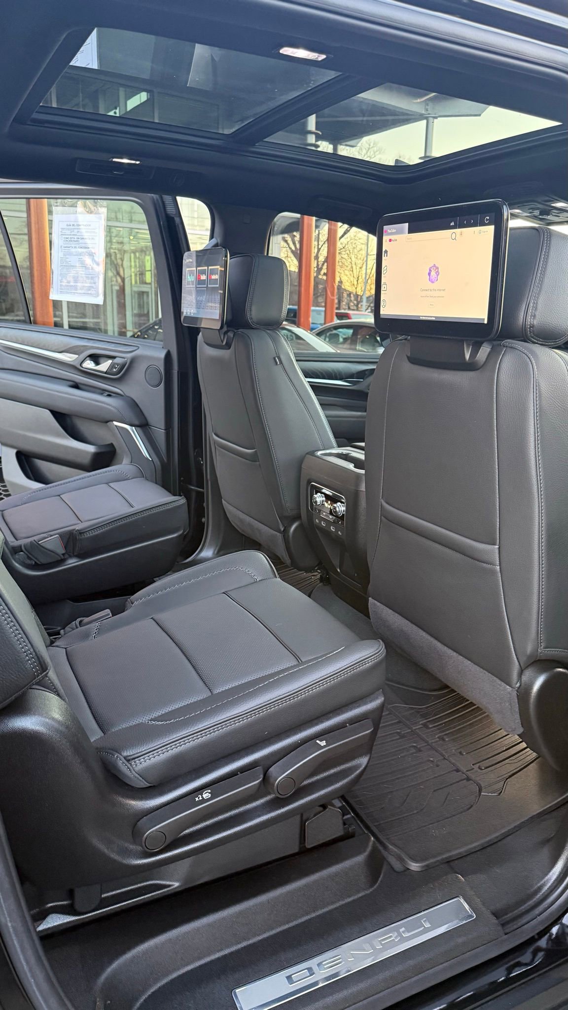 Used 2024 GMC Yukon XL Denali w/ Advanced Technology Package image 27