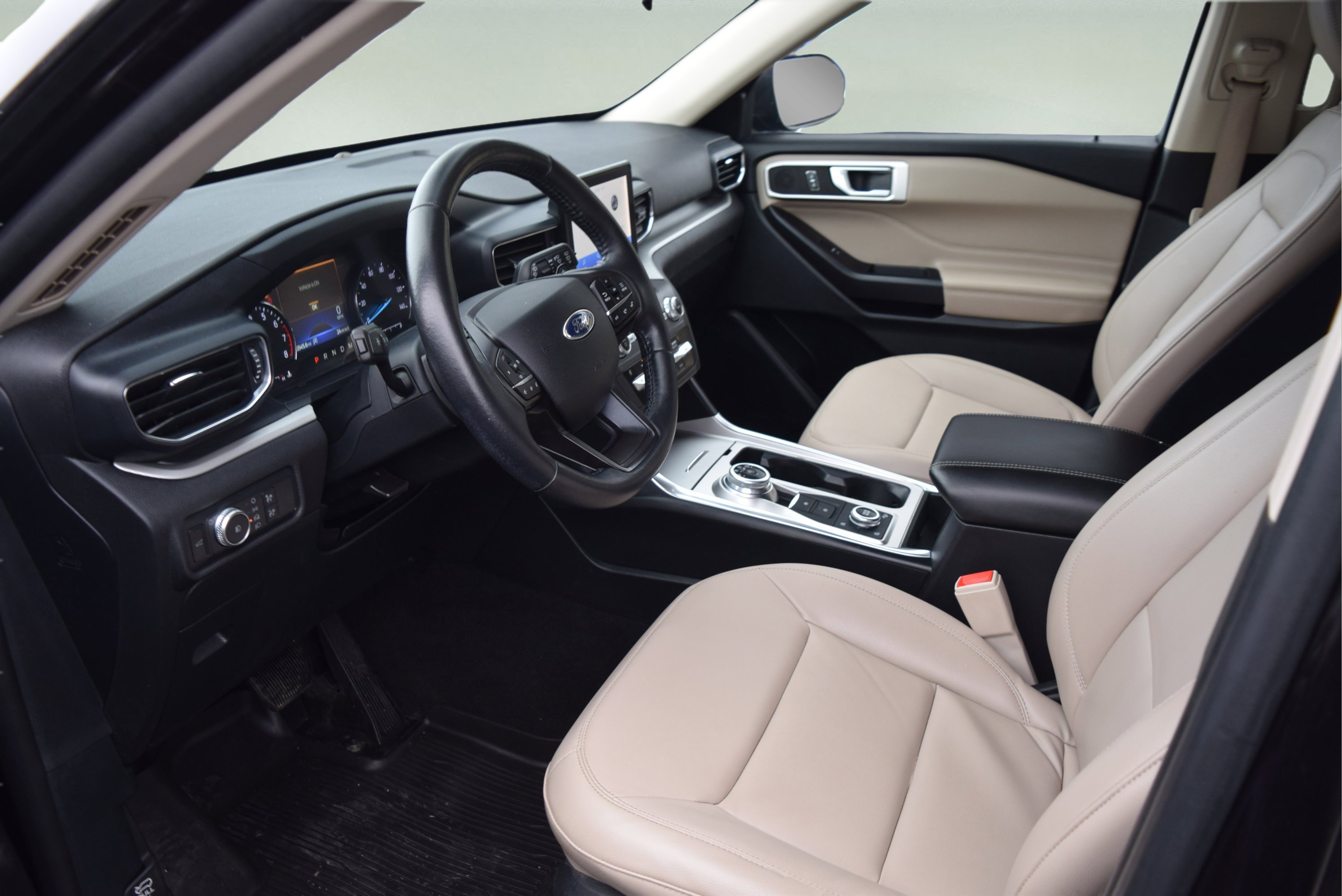 Used 2020 Ford Explorer XLT w/ Equipment Group 202A image 9