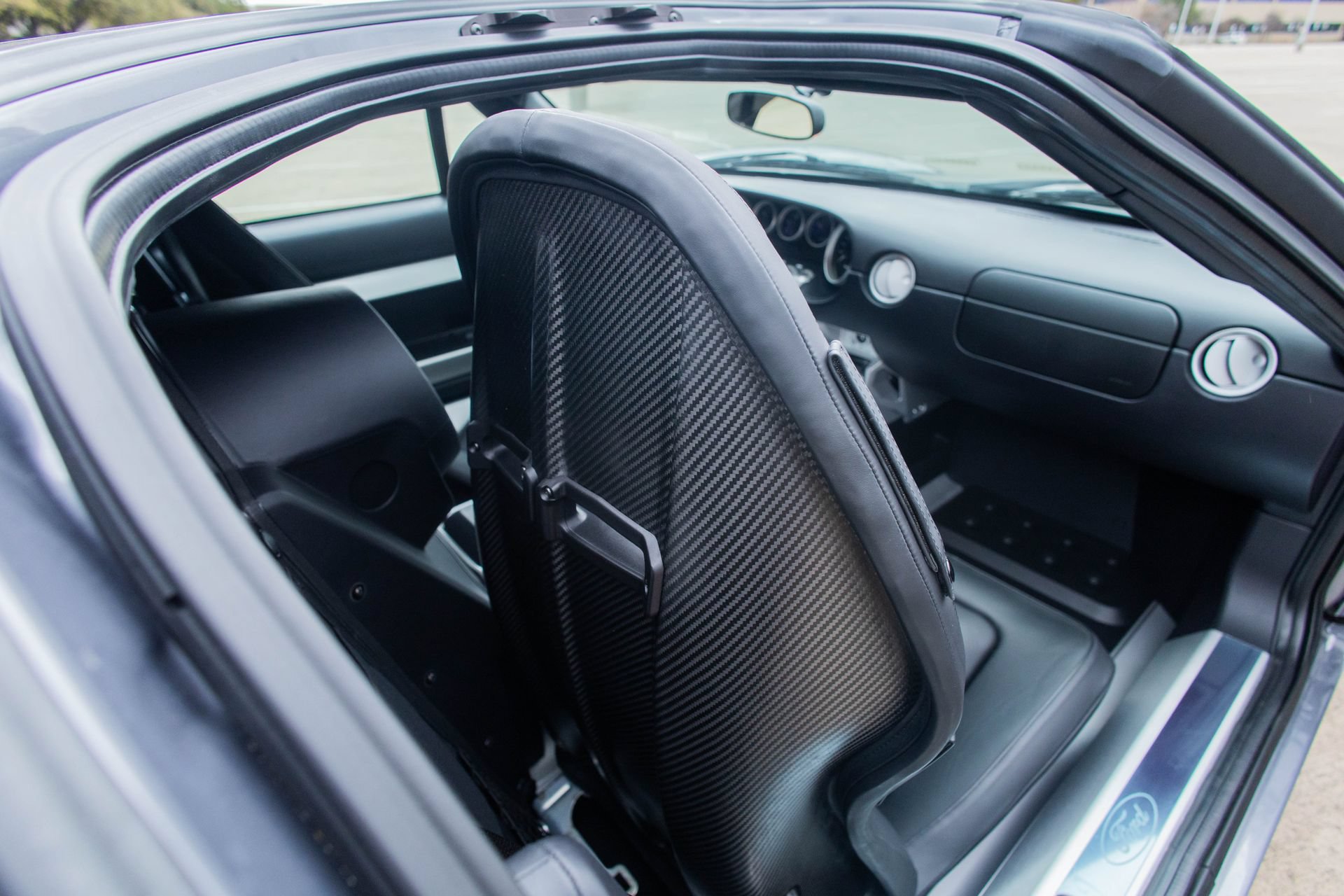Used 2006 Ford GT RWD image 79