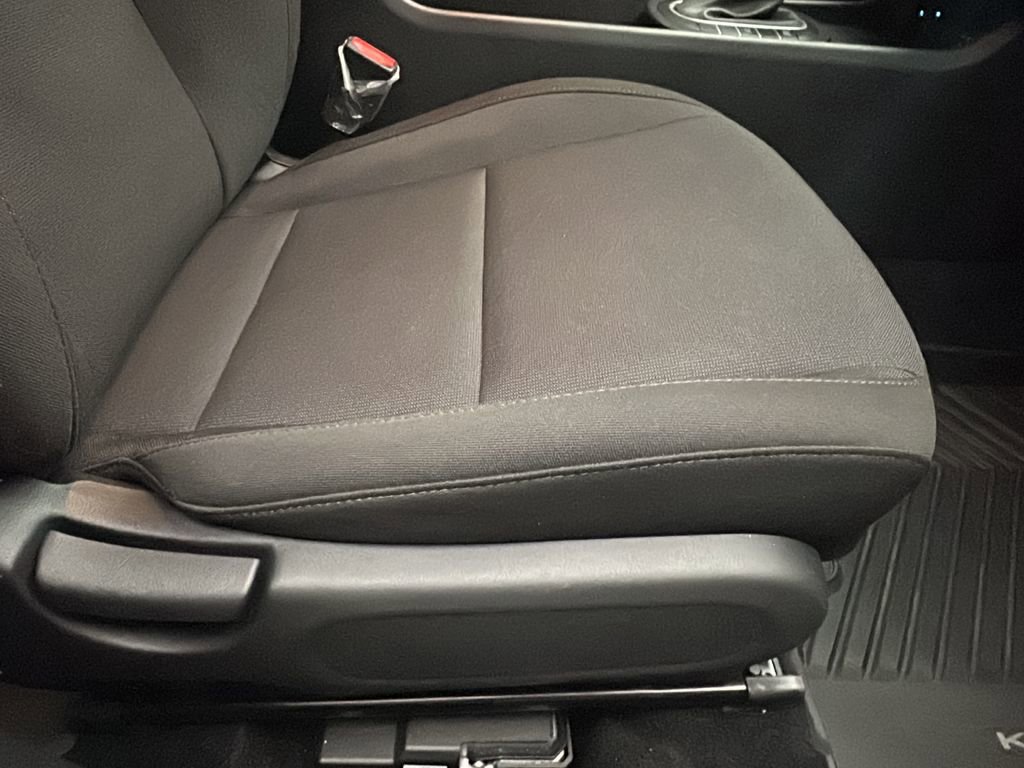 Certified 2025 Hyundai Kona SE AWD/4WD image 16