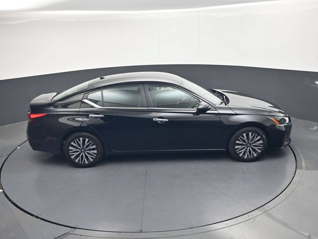 Used 2024 Nissan Altima 2.5 SV FWD image 29