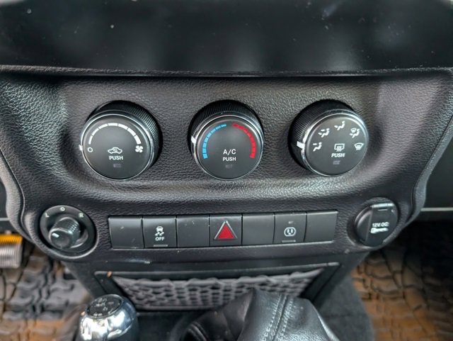 Used 2017 Jeep Wrangler Unlimited Sahara w/ Connectivity Group image 15