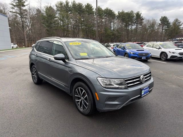 Used 2021 Volkswagen Tiguan SE w/ Panoramic Sunroof Package image 3