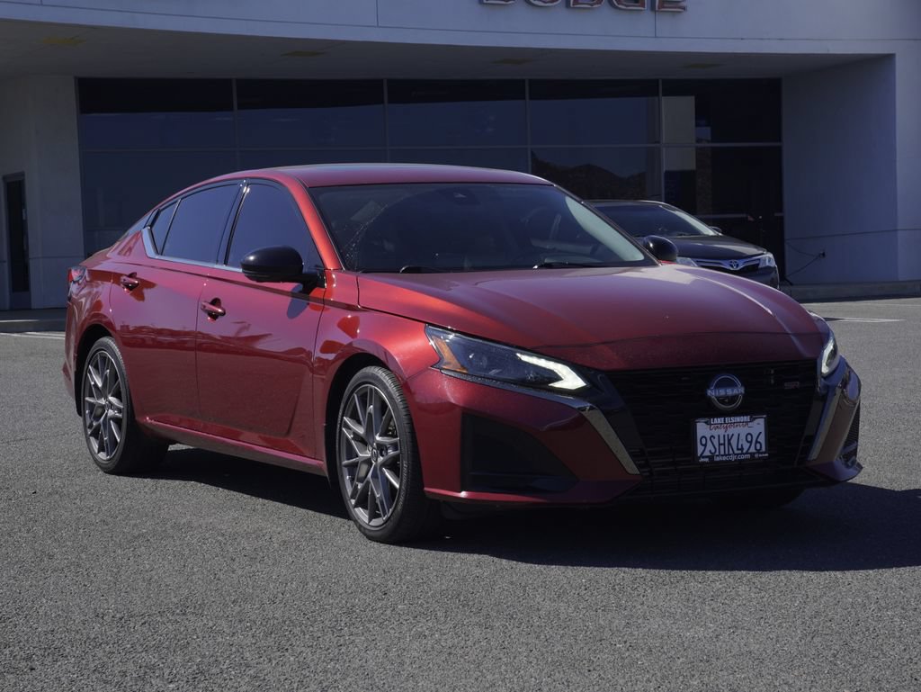 Used 2023 Nissan Altima 2.0 SR FWD image 2