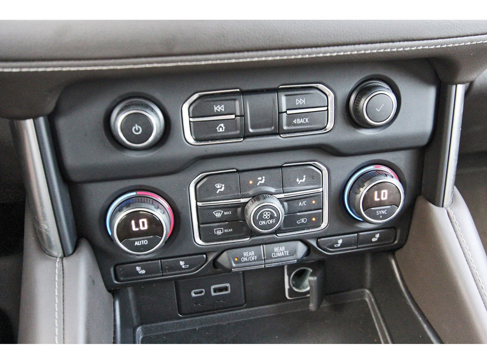 Used 2021 Chevrolet Tahoe Z71 image 27