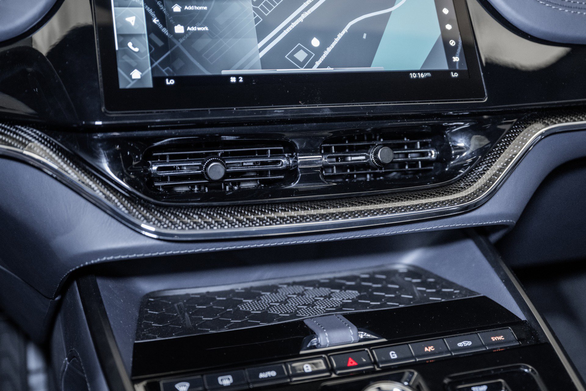 Used 2025 Aston Martin DBX 707 image 30