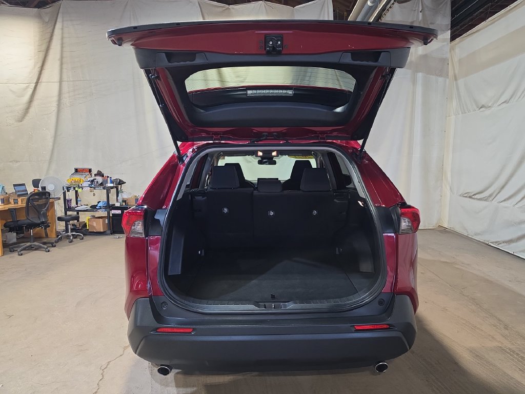 Used 2021 Toyota RAV4 LE AWD/4WD image 20