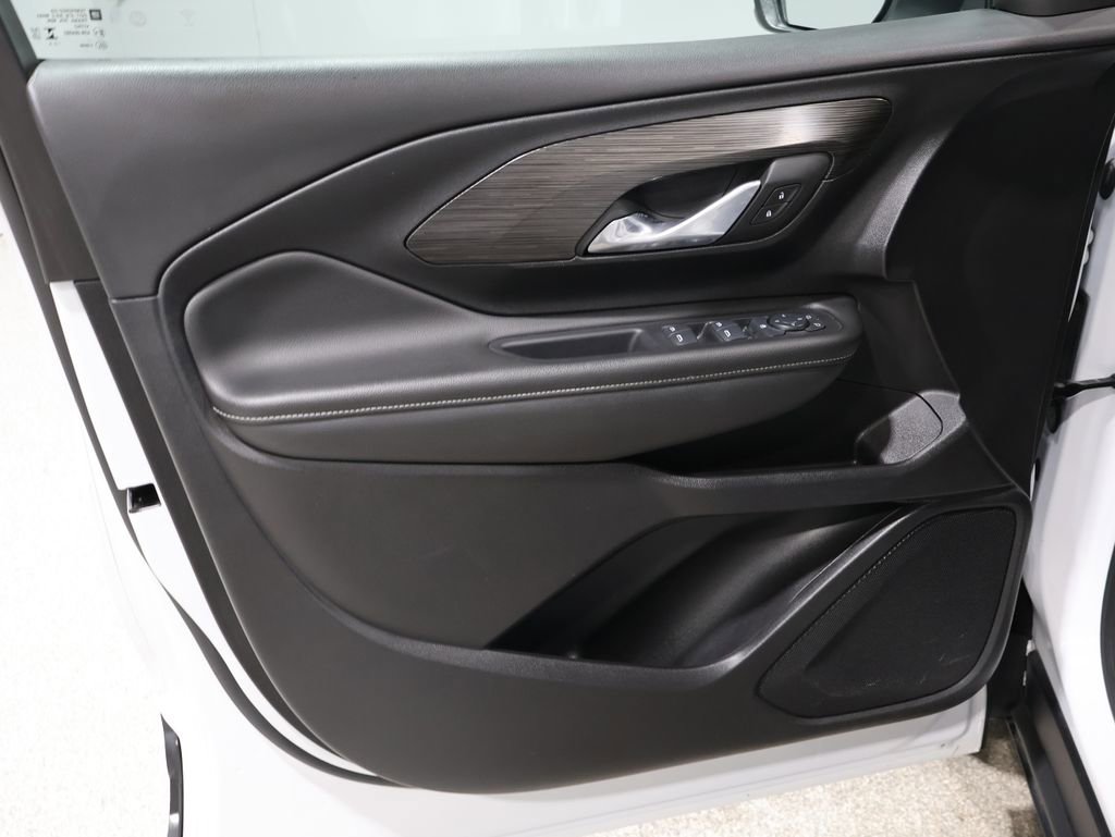 Used 2024 GMC Terrain SLE image 13