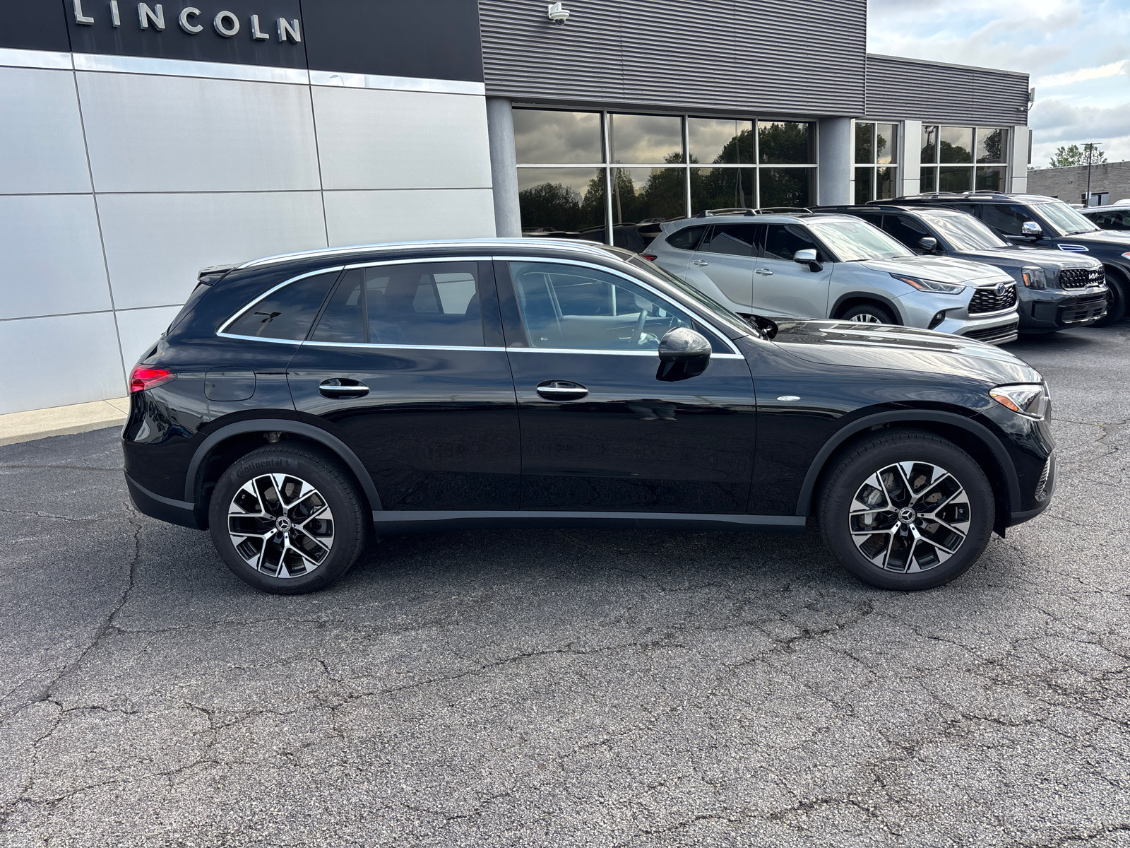 Used 2025 Mercedes-Benz GLC 350e 4MATIC image 8