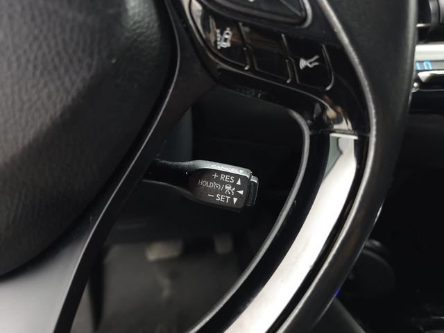 Used 2021 Toyota C-HR XLE FWD image 26