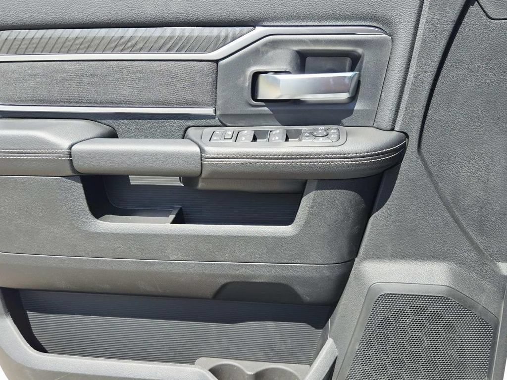 New 2026 RAM 3500 Big Horn AWD/4WD image 32
