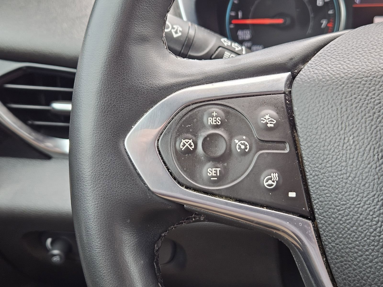 Used 2023 Chevrolet Traverse RS image 26