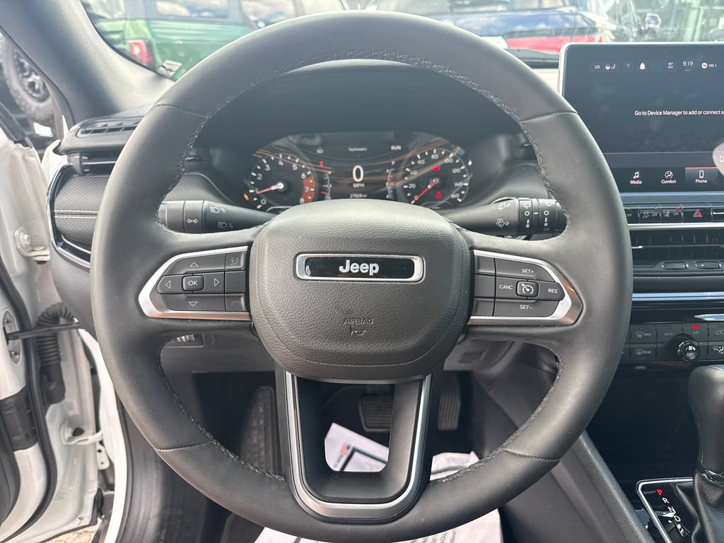 Used 2023 Jeep Compass Latitude w/ Sun and Sound Group AWD/4WD image 18